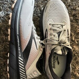 Brooks Women's Adrenaline GTS Shoes - Light Gray and Black